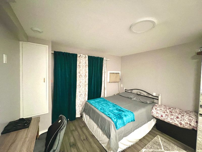Private Guest Suite Near Downtown/City in Quiet Neighborhood - Photo 5