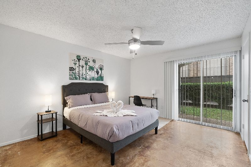 Downtown South Congress Room  Near Hospitals  Close to everything   Free Parking - Photo 8