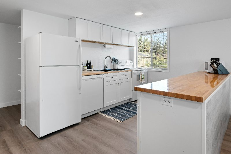 1475 Sq Ft secluded and quiet 2 bedroom apartment 5 minuets from St Charles hospital - Photo 4