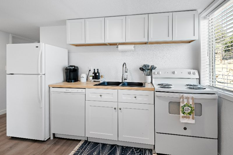 1475 Sq Ft secluded and quiet 2 bedroom apartment 5 minuets from St Charles hospital - Photo 5