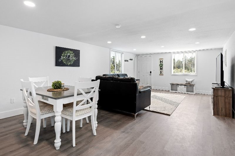 1475 Sq Ft secluded and quiet 2 bedroom apartment 5 minuets from St Charles hospital - Photo 3