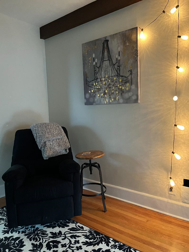 Tranquil two-bedroom apartment in Amsterdam, NY close to hospitals and other attractions. - Photo 2