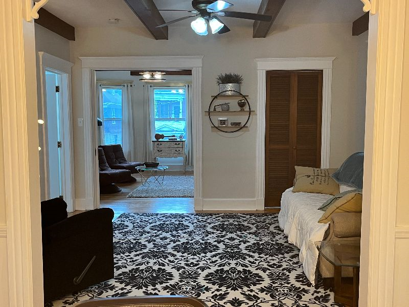 Tranquil two-bedroom apartment in Amsterdam, NY close to hospitals and other attractions. - Photo 4