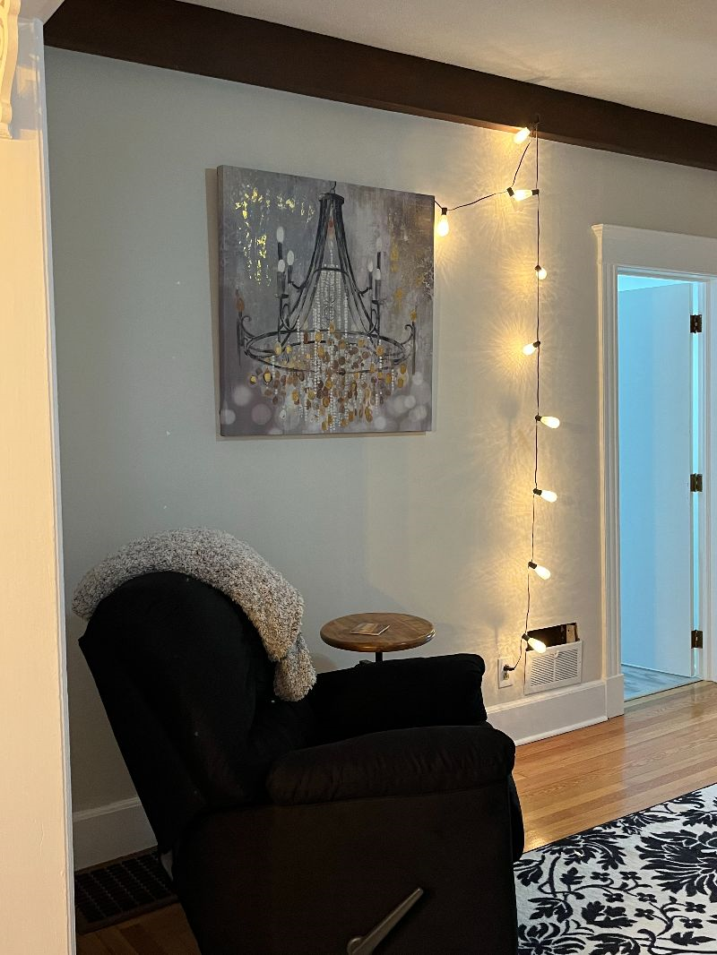 Tranquil two-bedroom apartment in Amsterdam, NY close to hospitals and other attractions. - Photo 3