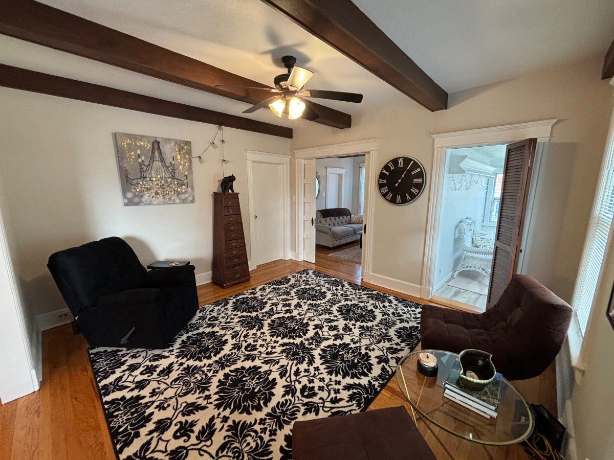 Tranquil two-bedroom apartment in Amsterdam, NY close to hospitals and other attractions. - Photo 9