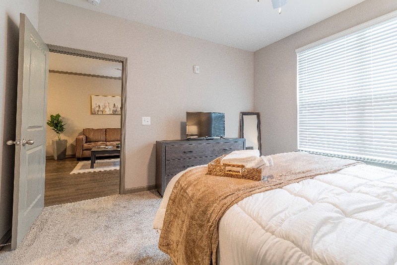 1 Br Near Downtown FREE PARKING Pet-Friendly 