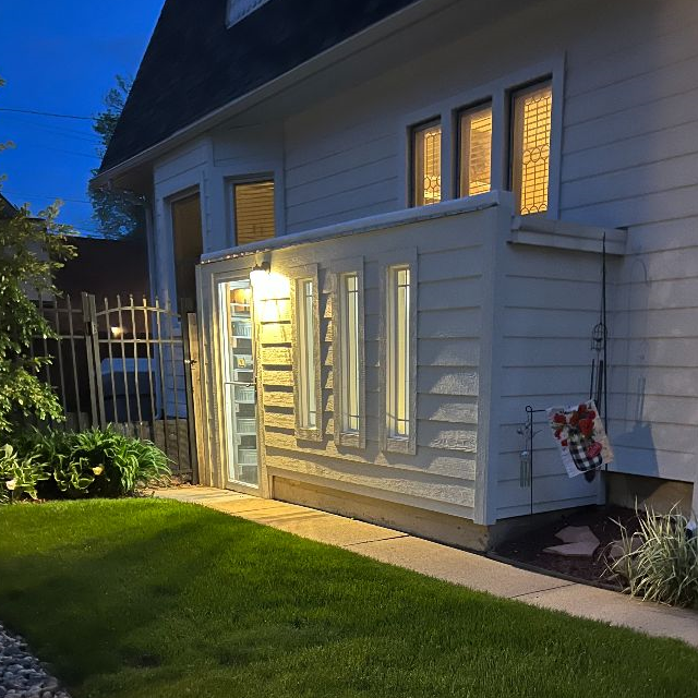 Beautiful Basement Apartment - Photo 4
