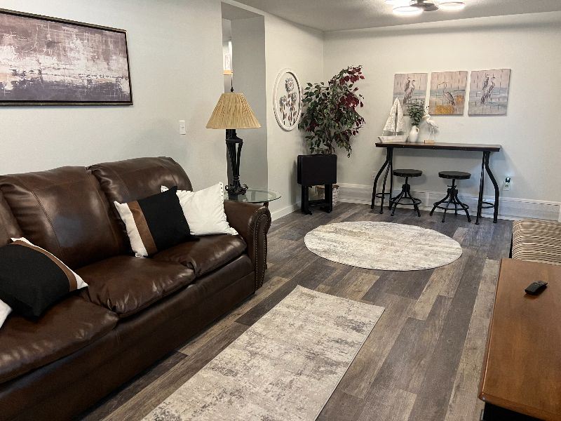 Beautiful Basement Apartment - Photo 6