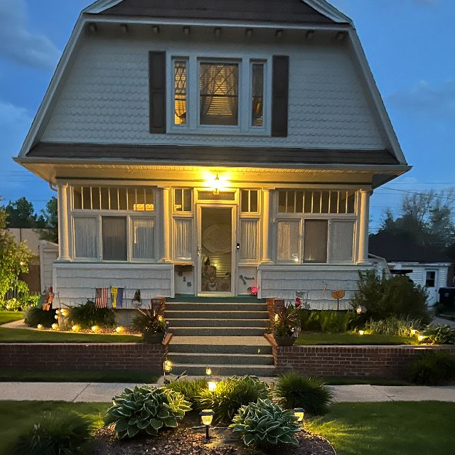 Beautiful Basement Apartment - Photo 1