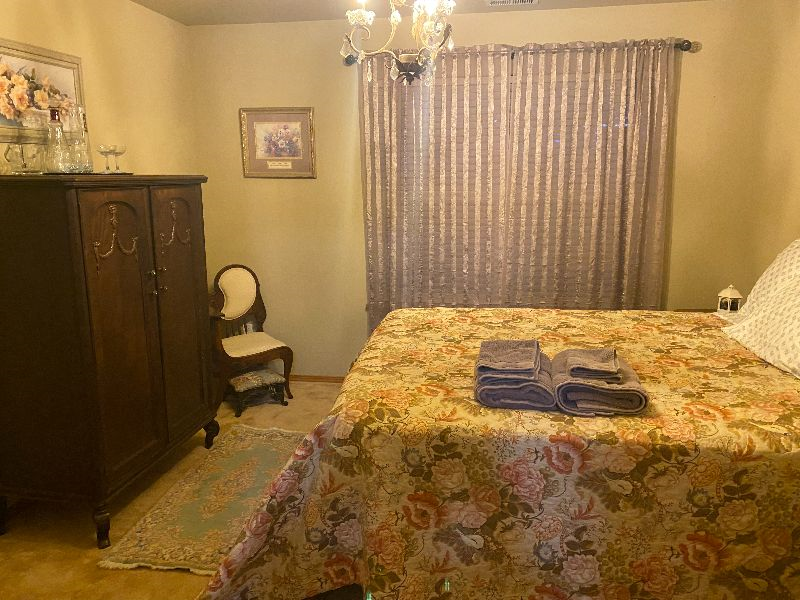 Quiet Antique Room in SW Redmond - Photo 2