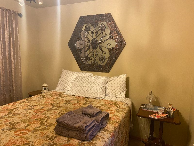 Quiet Antique Room in SW Redmond - Photo 3
