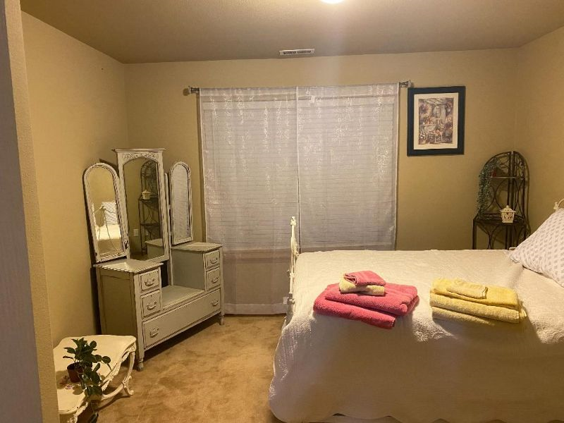 Quiet Antique Room in SW Redmond - Photo 2