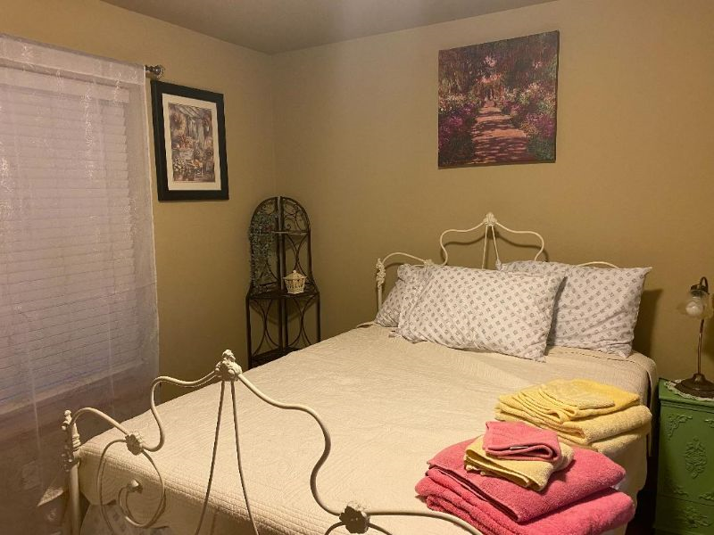 Quiet Antique Room in SW Redmond - Photo 5