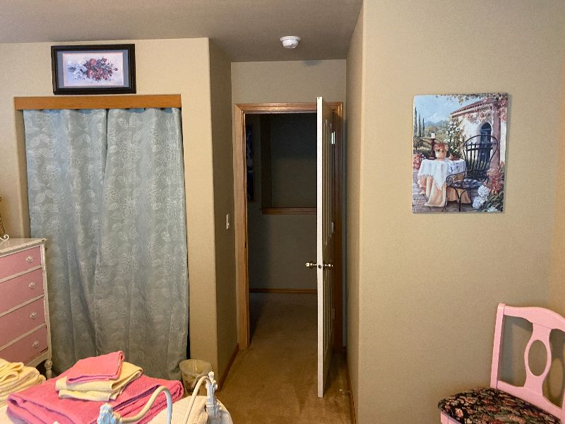 Quiet Antique Room in SW Redmond - Photo 6