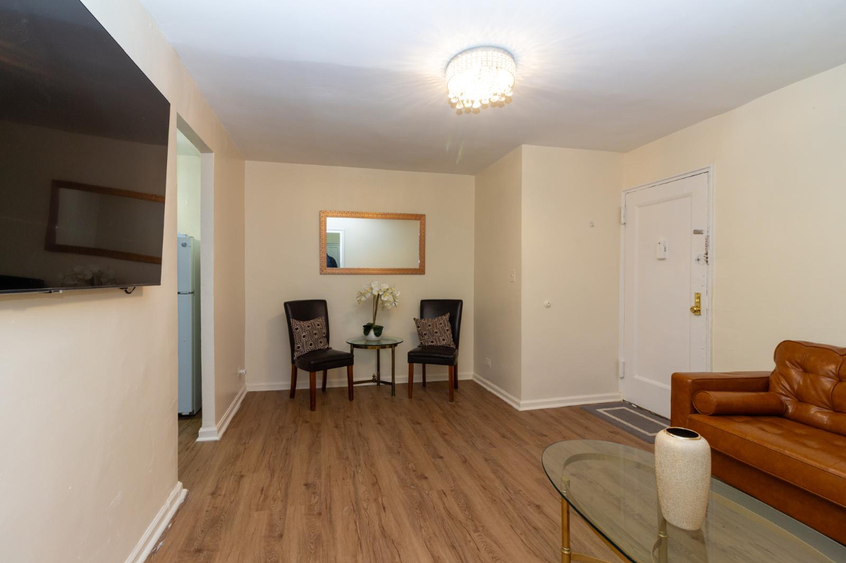 Elegant Ground-Level Gem - Spacious 2BR Apartment with Modern Comforts - Photo 4