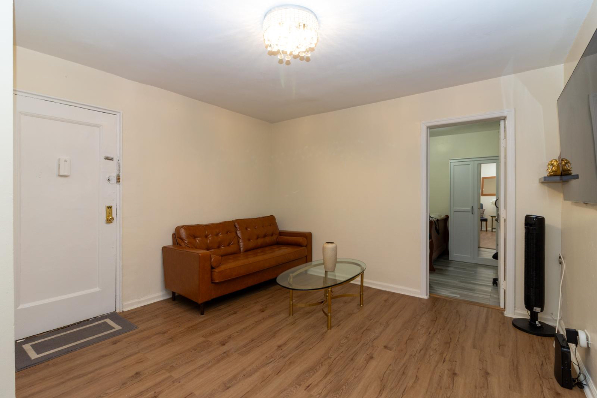 Elegant Ground-Level Gem - Spacious 2BR Apartment with Modern Comforts - Photo 7