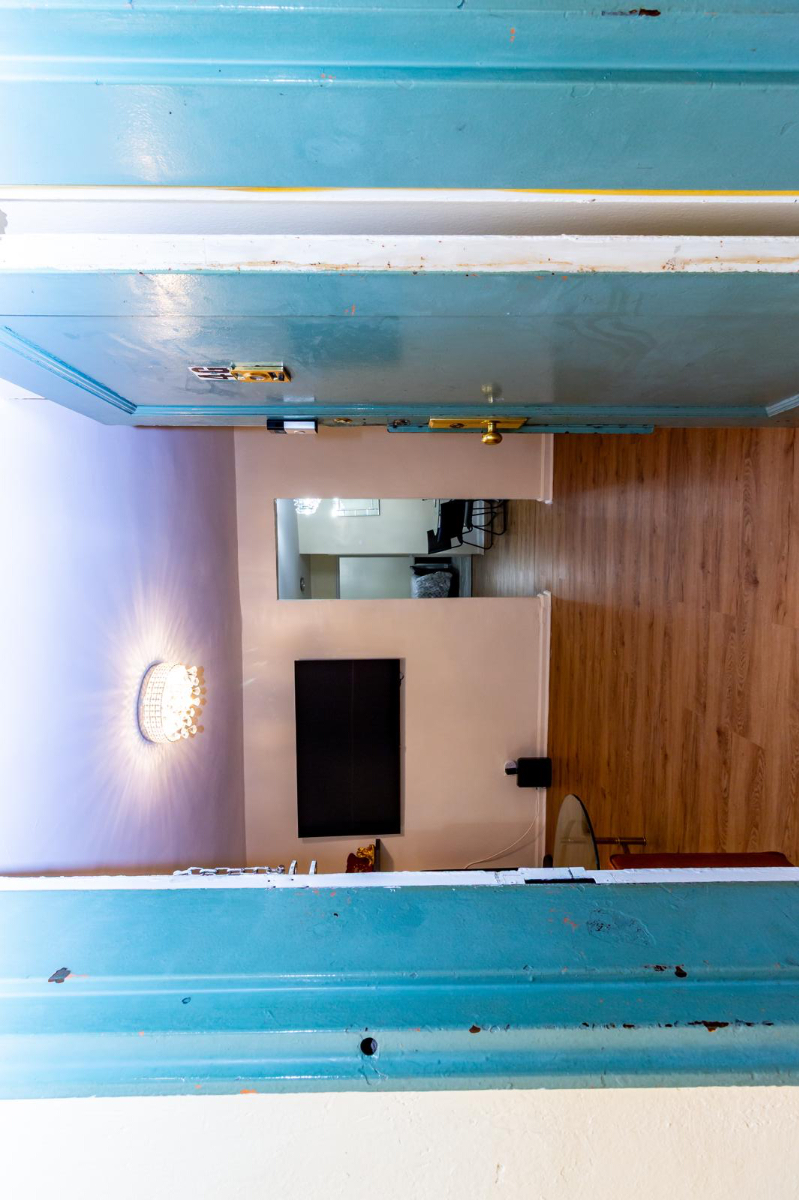 Elegant Ground-Level Gem - Spacious 2BR Apartment with Modern Comforts - Photo 8