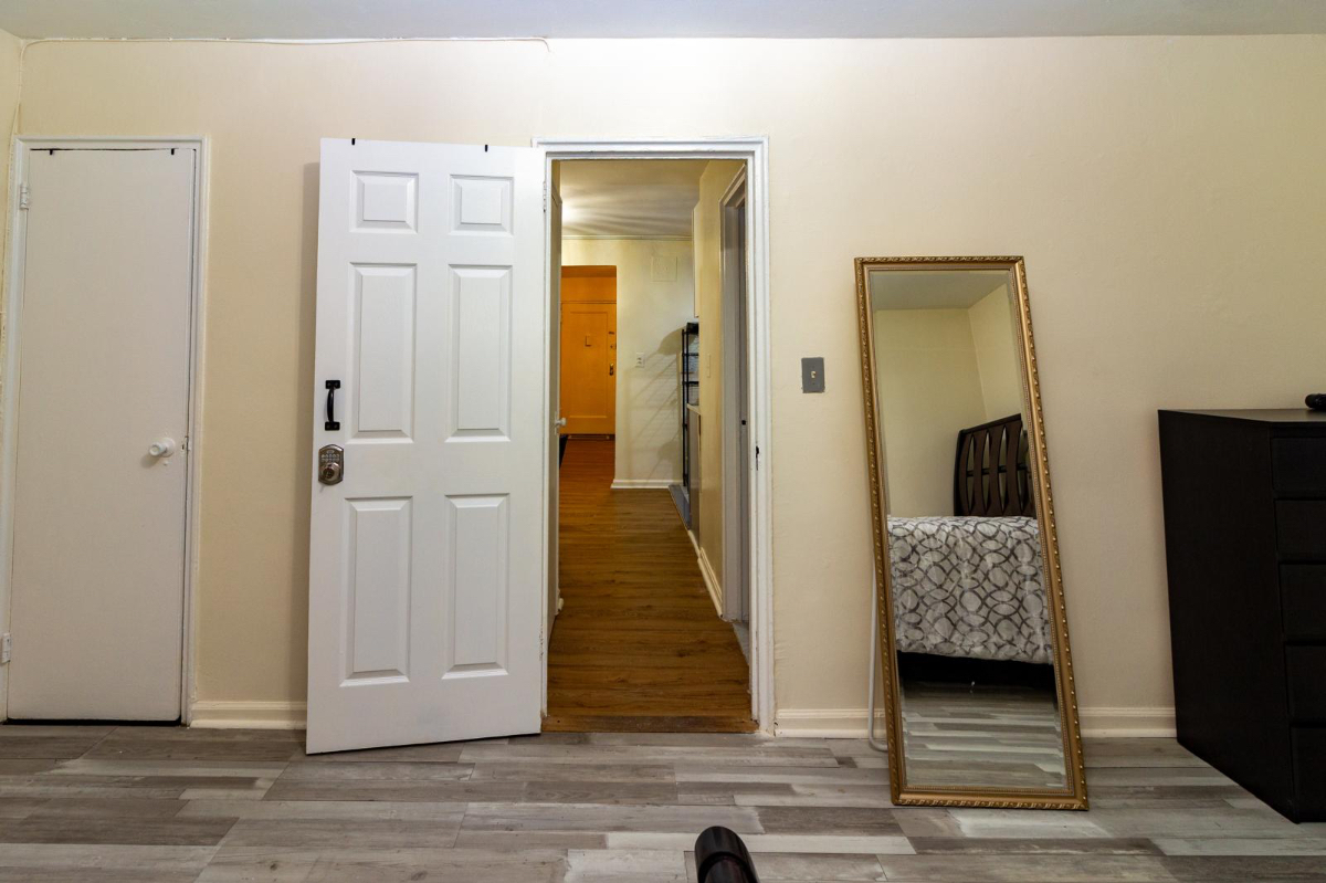 Elegant Ground-Level Gem - Spacious 2BR Apartment with Modern Comforts - Photo 10