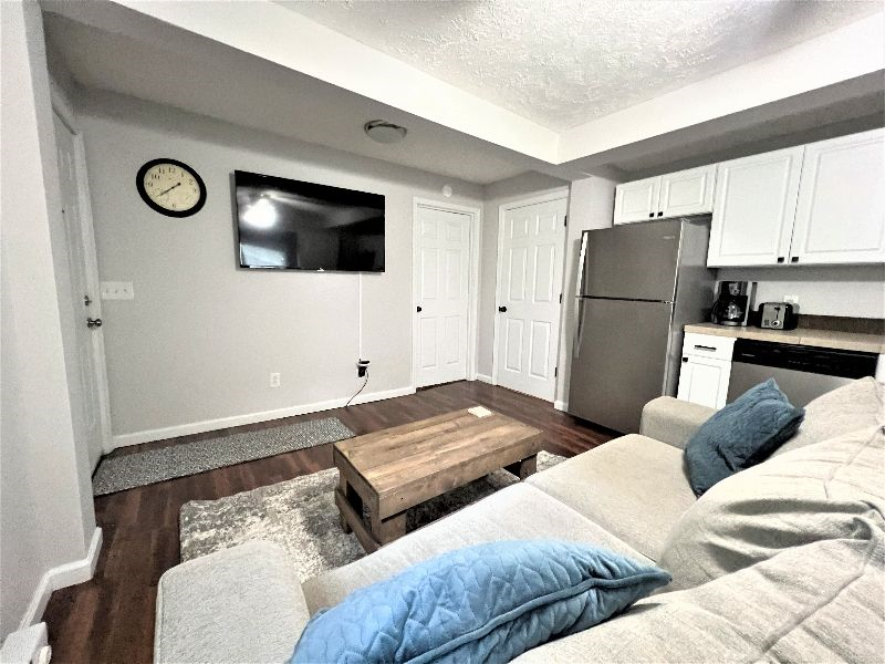 Cozy Apartment less than 1 mile from Hospital - Photo 2