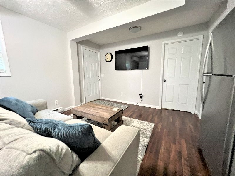 Cozy Apartment less than 1 mile from Hospital - Photo 3