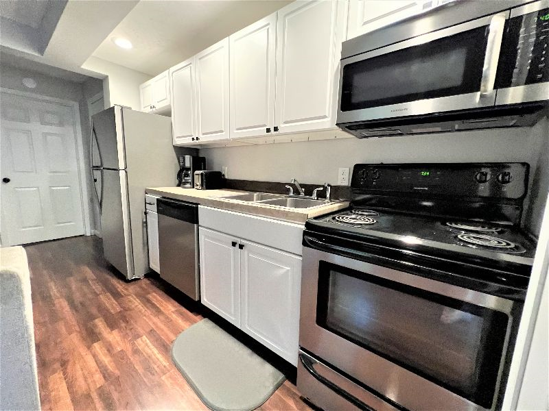 Cozy Apartment less than 1 mile from Hospital - Photo 5