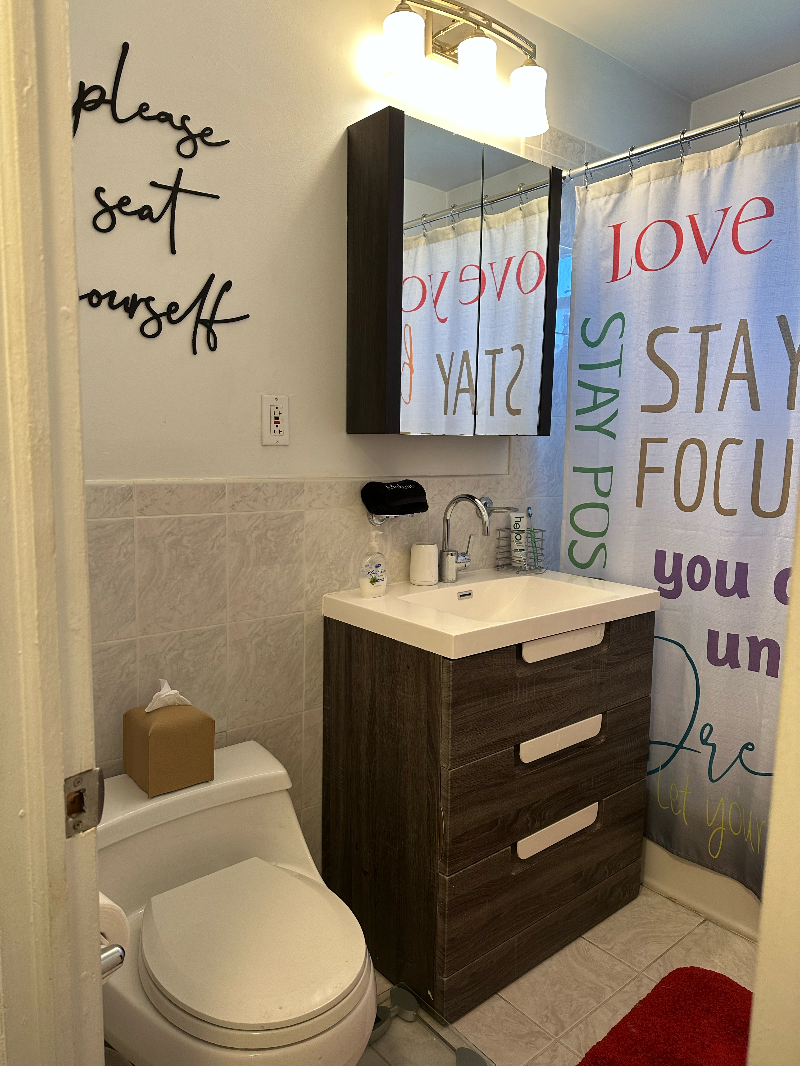 Modern two bedroom apartment located in a private home conveniently located to most Bronx hospitals - Photo 7