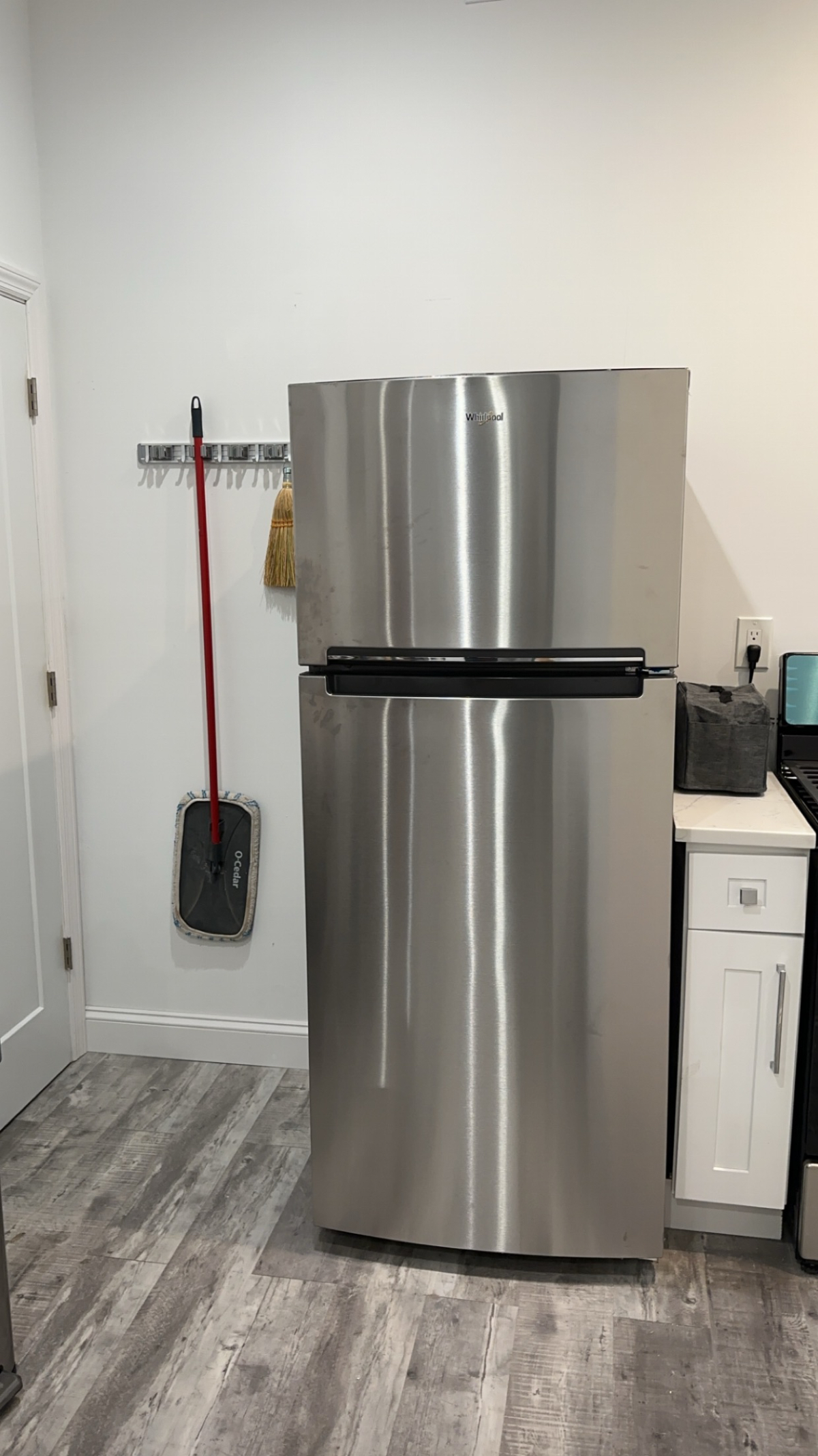 Modern two bedroom apartment located in a private home conveniently located to most Bronx hospitals - Photo 3