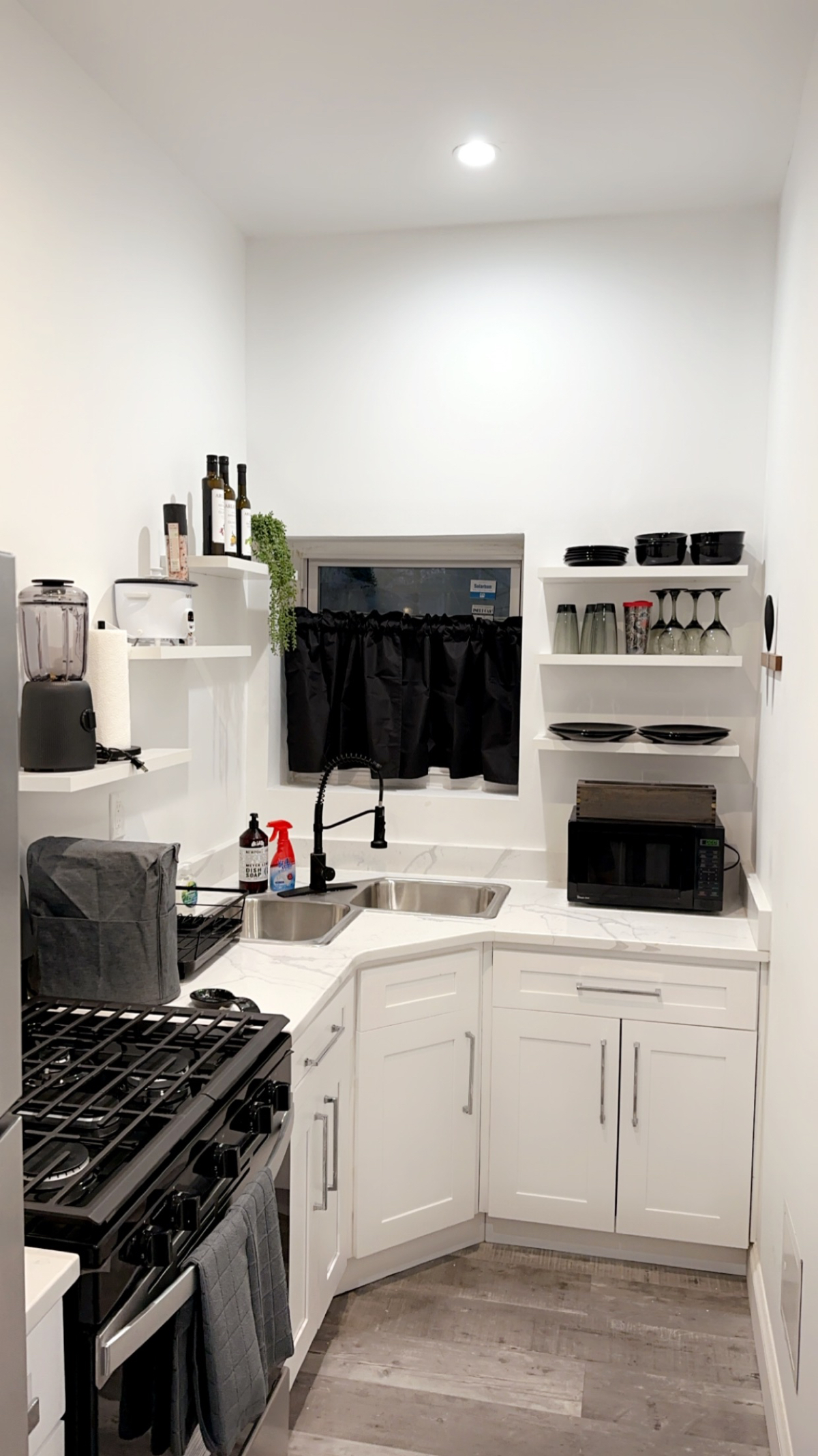 Modern two bedroom apartment located in a private home conveniently located to most Bronx hospitals - Photo 5