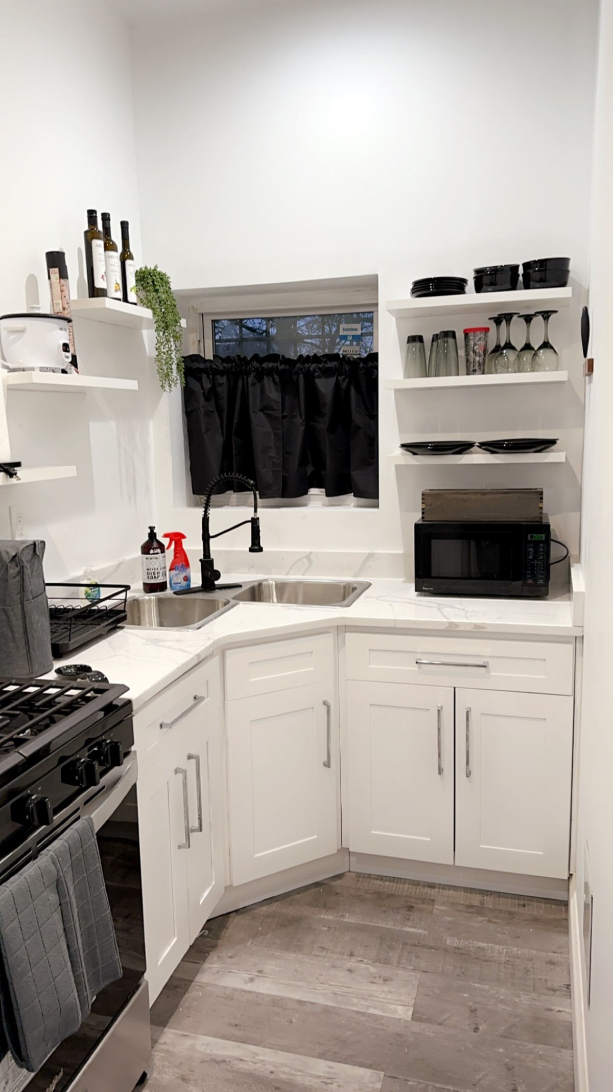 Modern two bedroom apartment located in a private home conveniently located to most Bronx hospitals - Photo 6