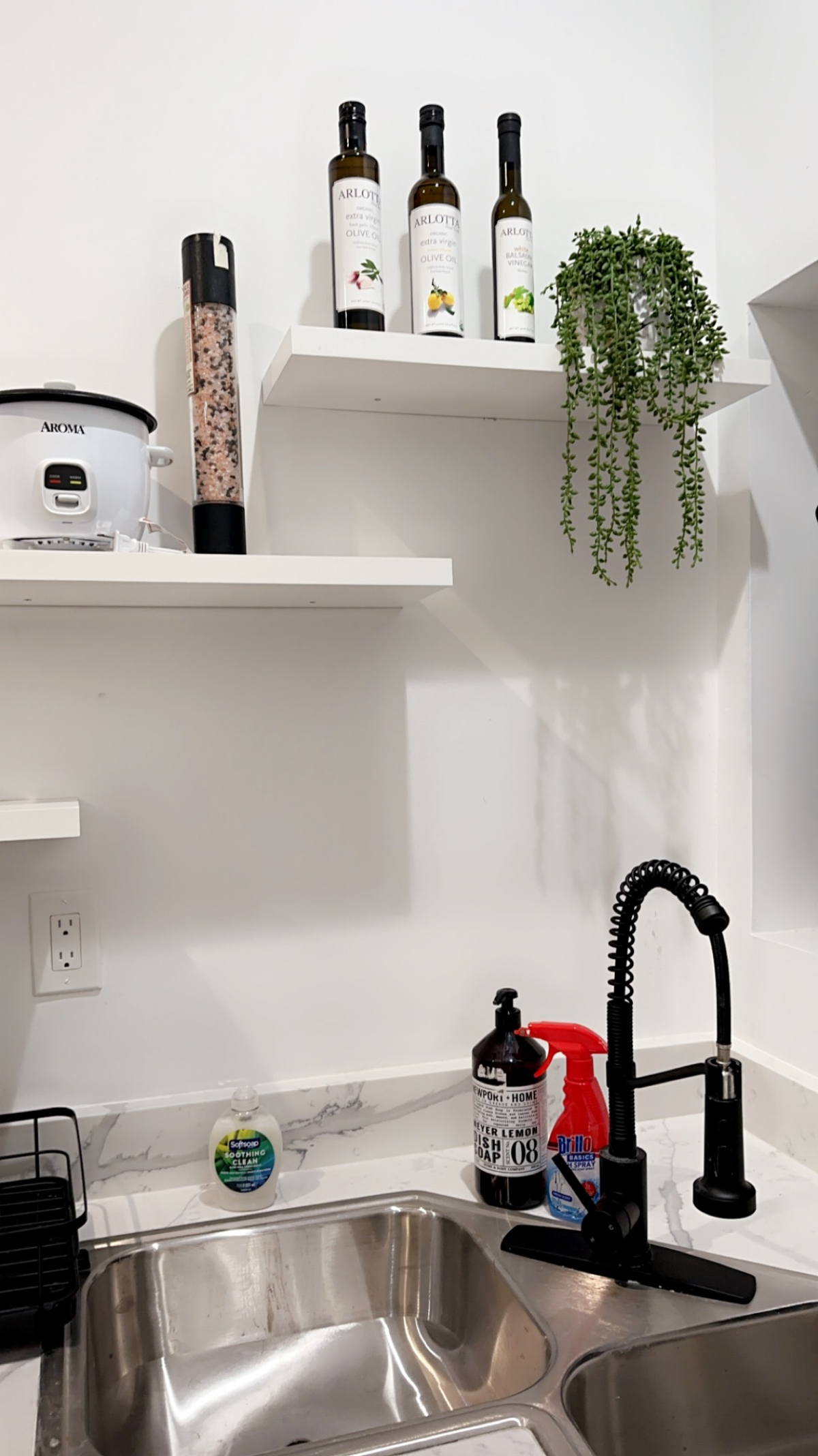 Modern two bedroom apartment located in a private home conveniently located to most Bronx hospitals - Photo 8
