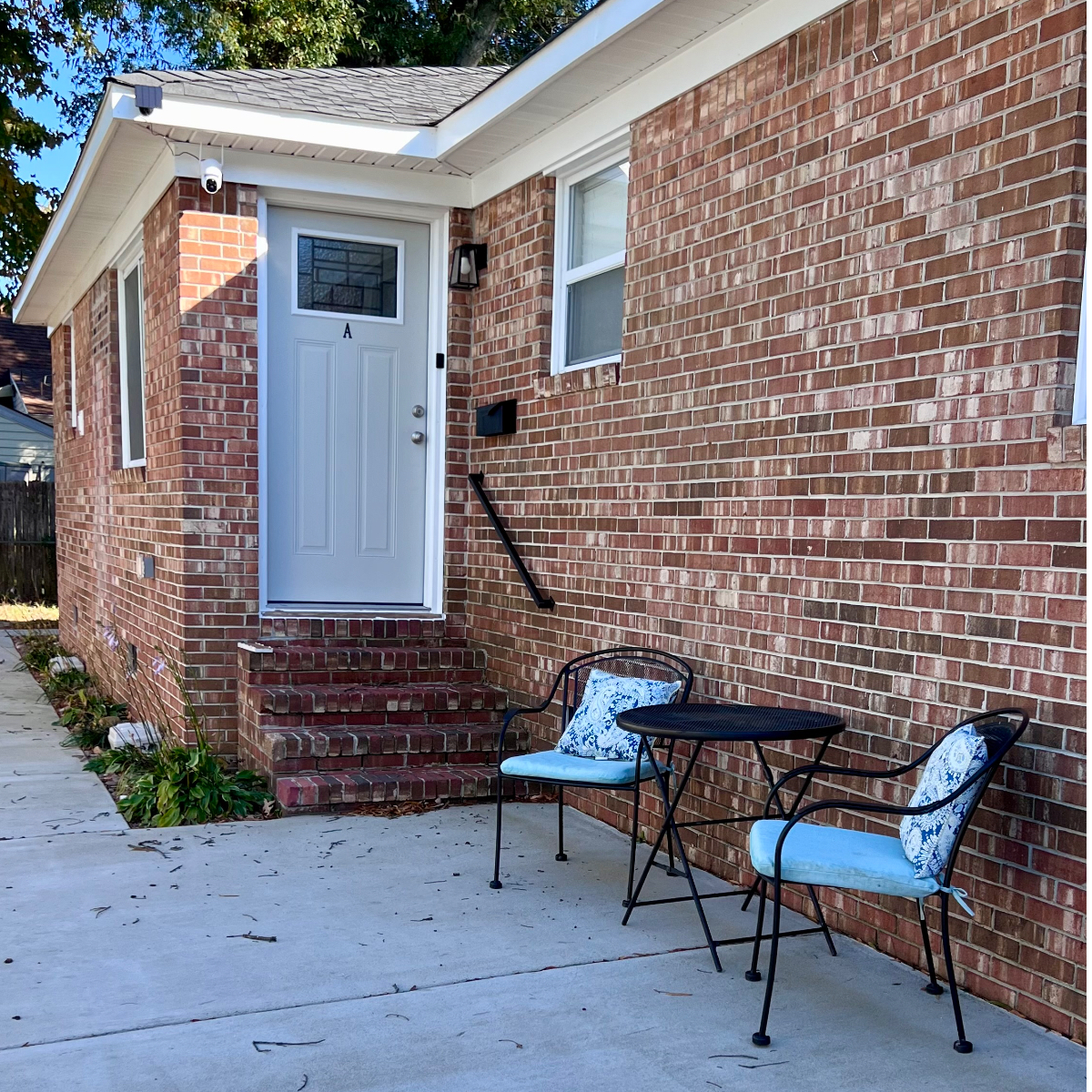 A-BRIGHTON DUPLEX, CLOSE TO HOSPITALS AND THE BAY