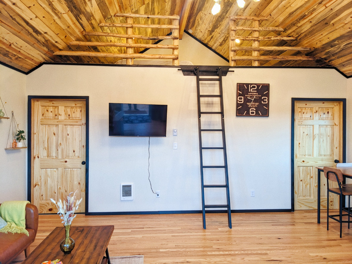 2Br loft home on a Laramie ranch - Photo 2