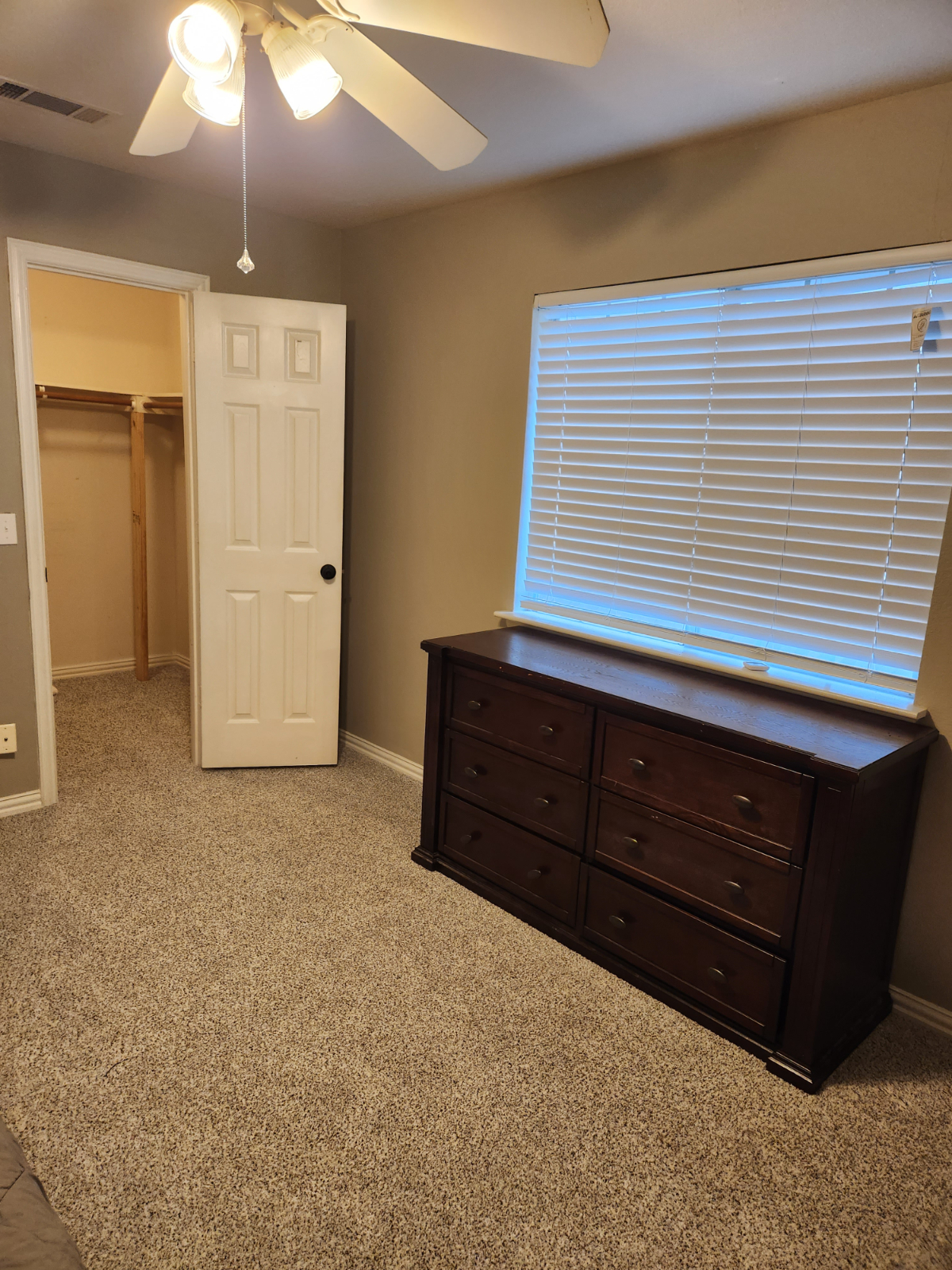 1st Bedroom - Photo 2