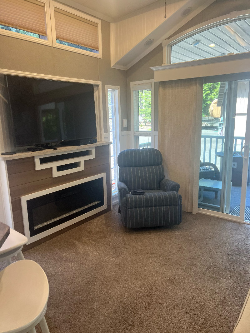 Quiet, cozy mini-home in Silverdale. - Photo 5
