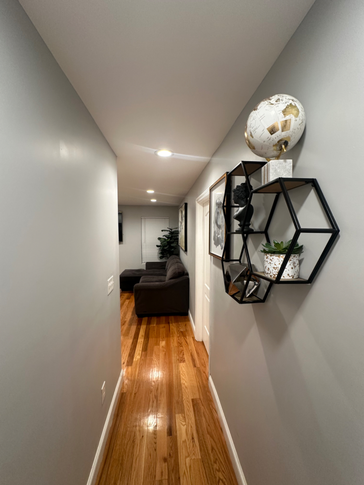 Luxury Furnished 1 Bedroom Apartment - Photo 5