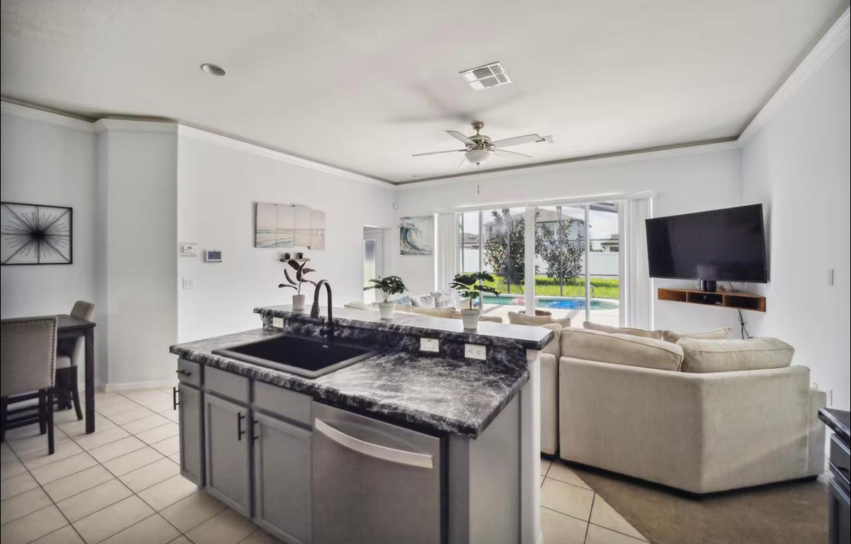 Luxury Furnished 1 Bedroom Apartment - Photo 9