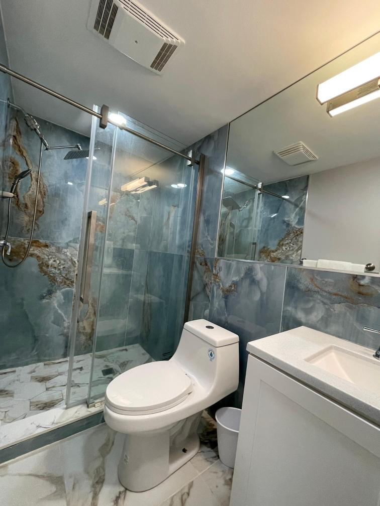 Luxury Furnished 1 Bedroom Apartment - Photo 1