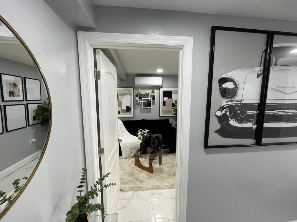 Luxury Furnished 1 Bedroom Apartment - Photo 2