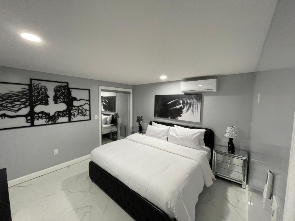 Luxury Furnished 1 Bedroom Apartment - Photo 3