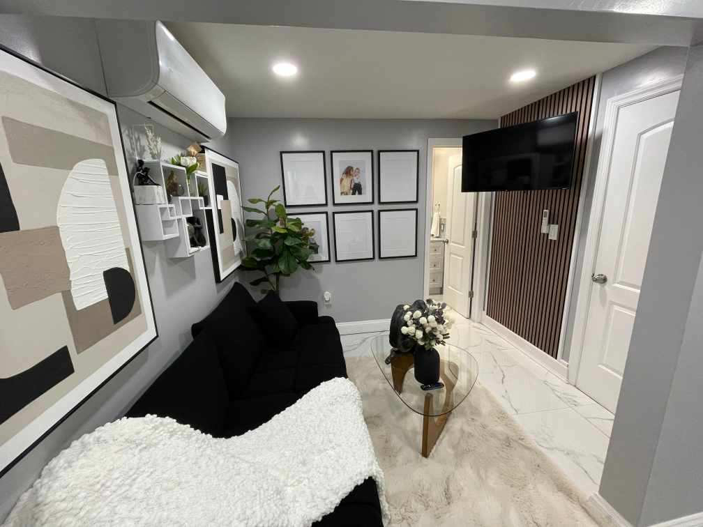 Luxury Furnished 1 Bedroom Apartment - Photo 5