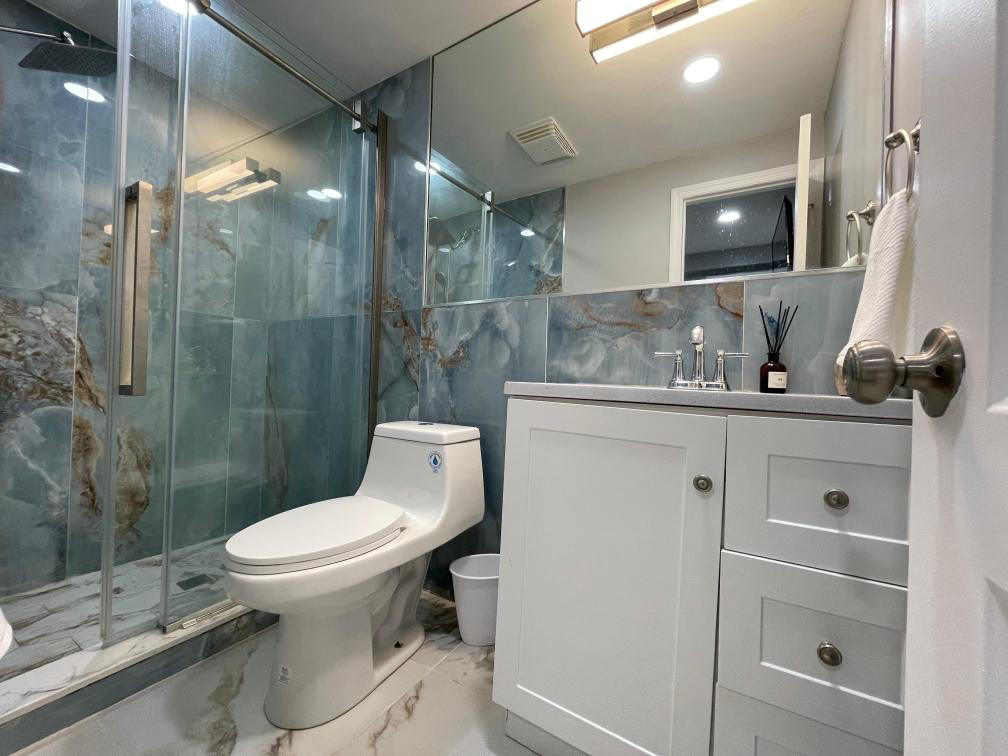 Luxury Furnished 1 Bedroom Apartment - Photo 7