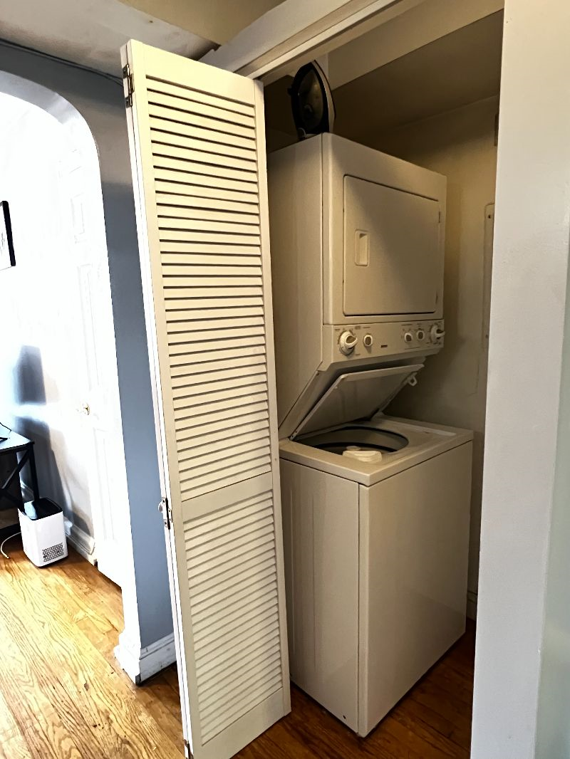 Spacious 2BR Near Bus Stop - Parking Available - Photo 9