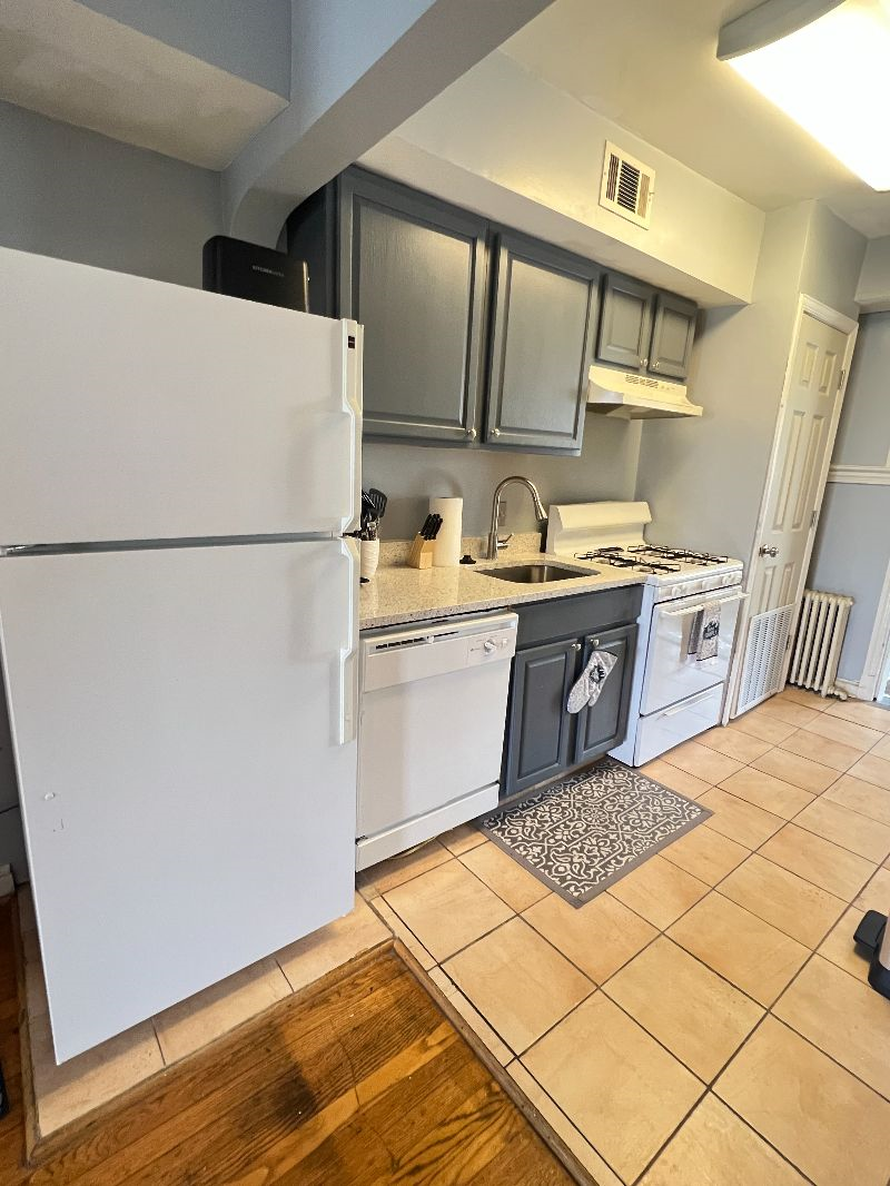 Spacious 2BR Near Bus Stop - Parking Available - Photo 5