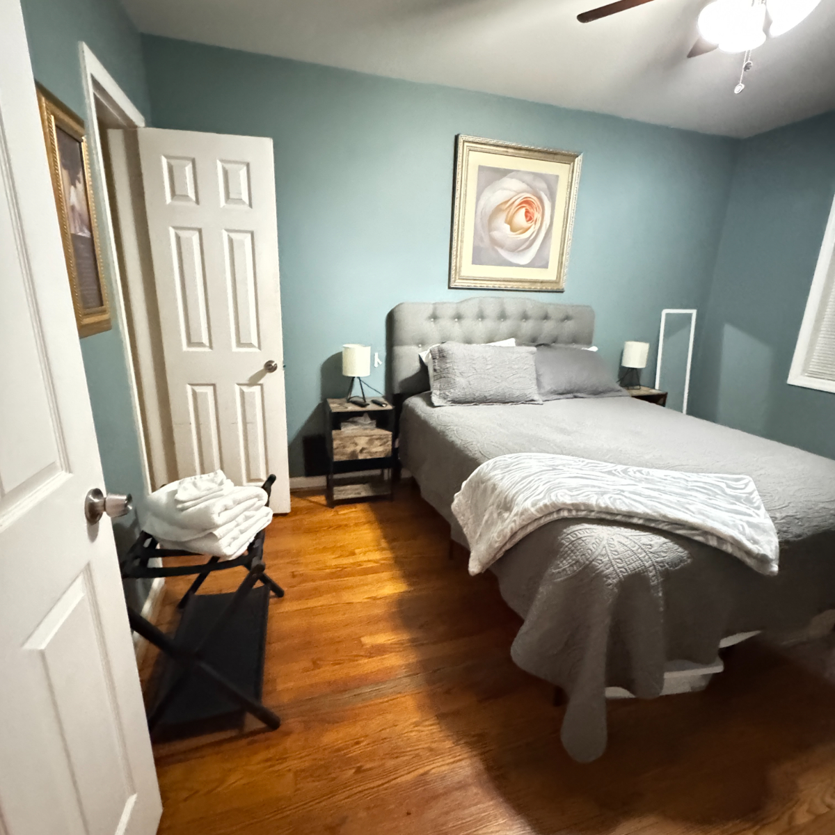 Spacious 2BR Near Bus Stop - Parking Available - Photo 2