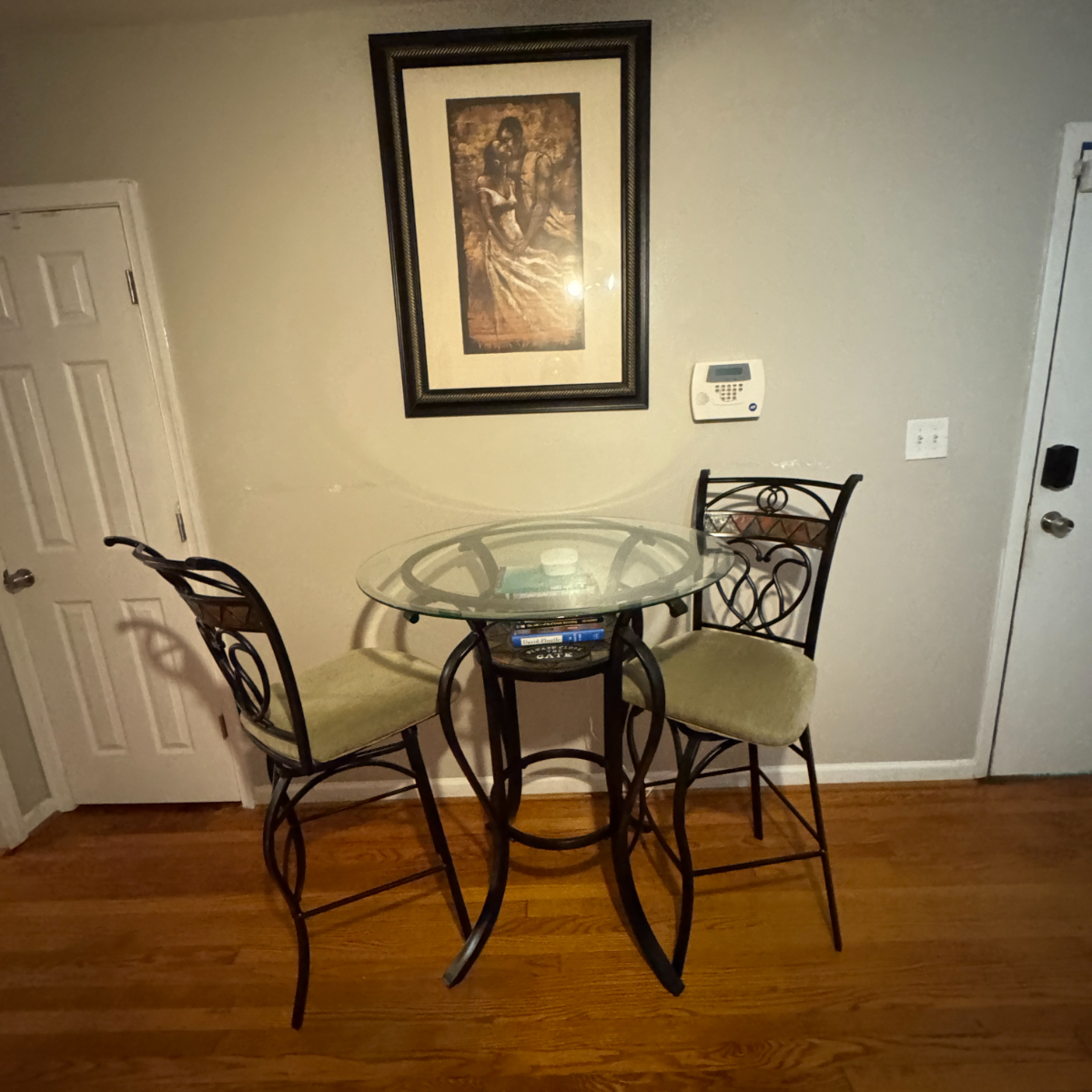 Spacious 2BR Near Bus Stop - Parking Available - Photo 5