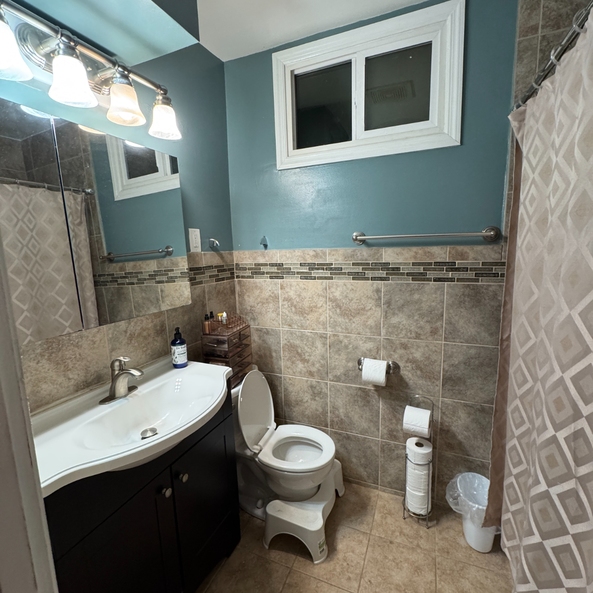 Spacious 2BR Near Bus Stop - Parking Available - Photo 6