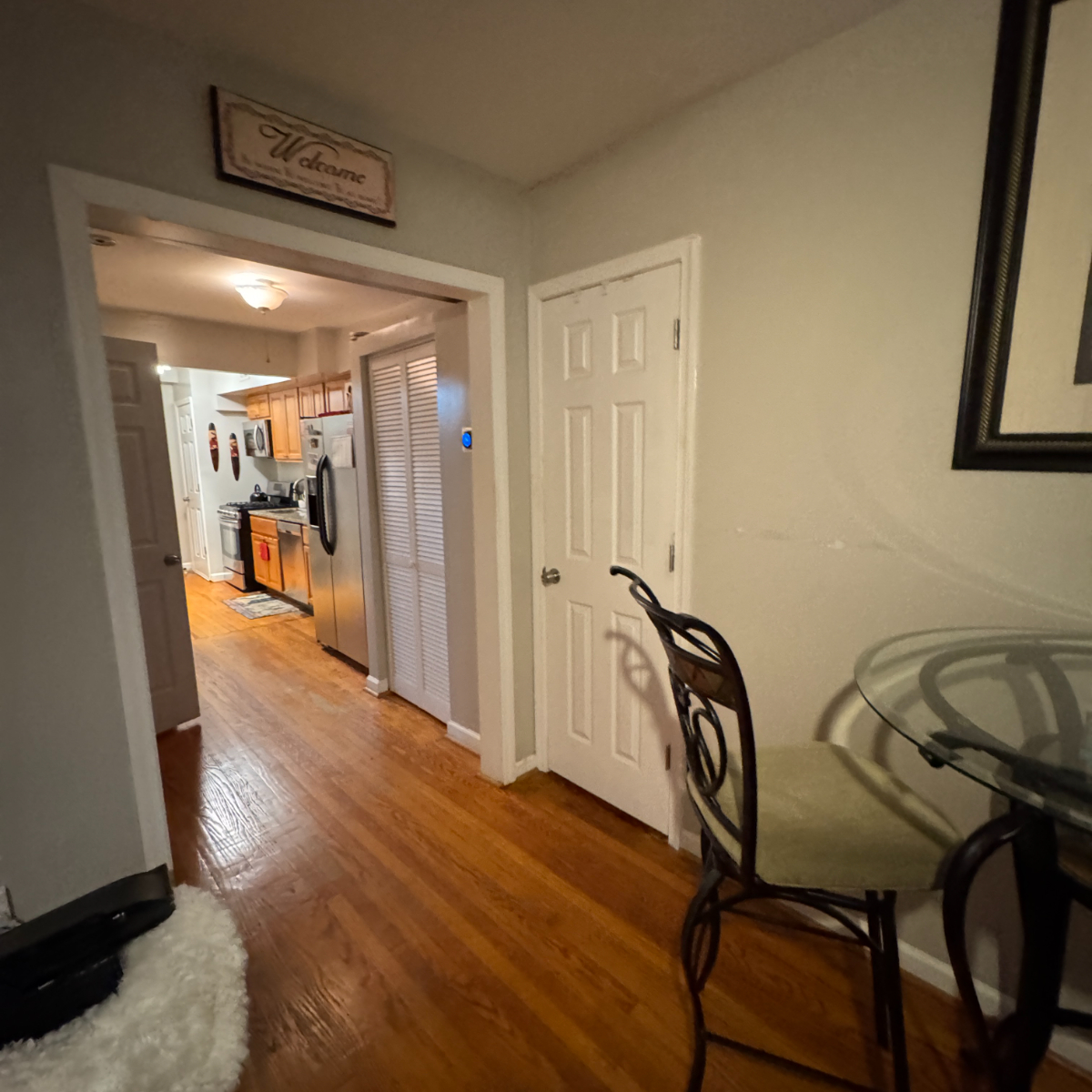 Spacious 2BR Near Bus Stop - Parking Available - Photo 8