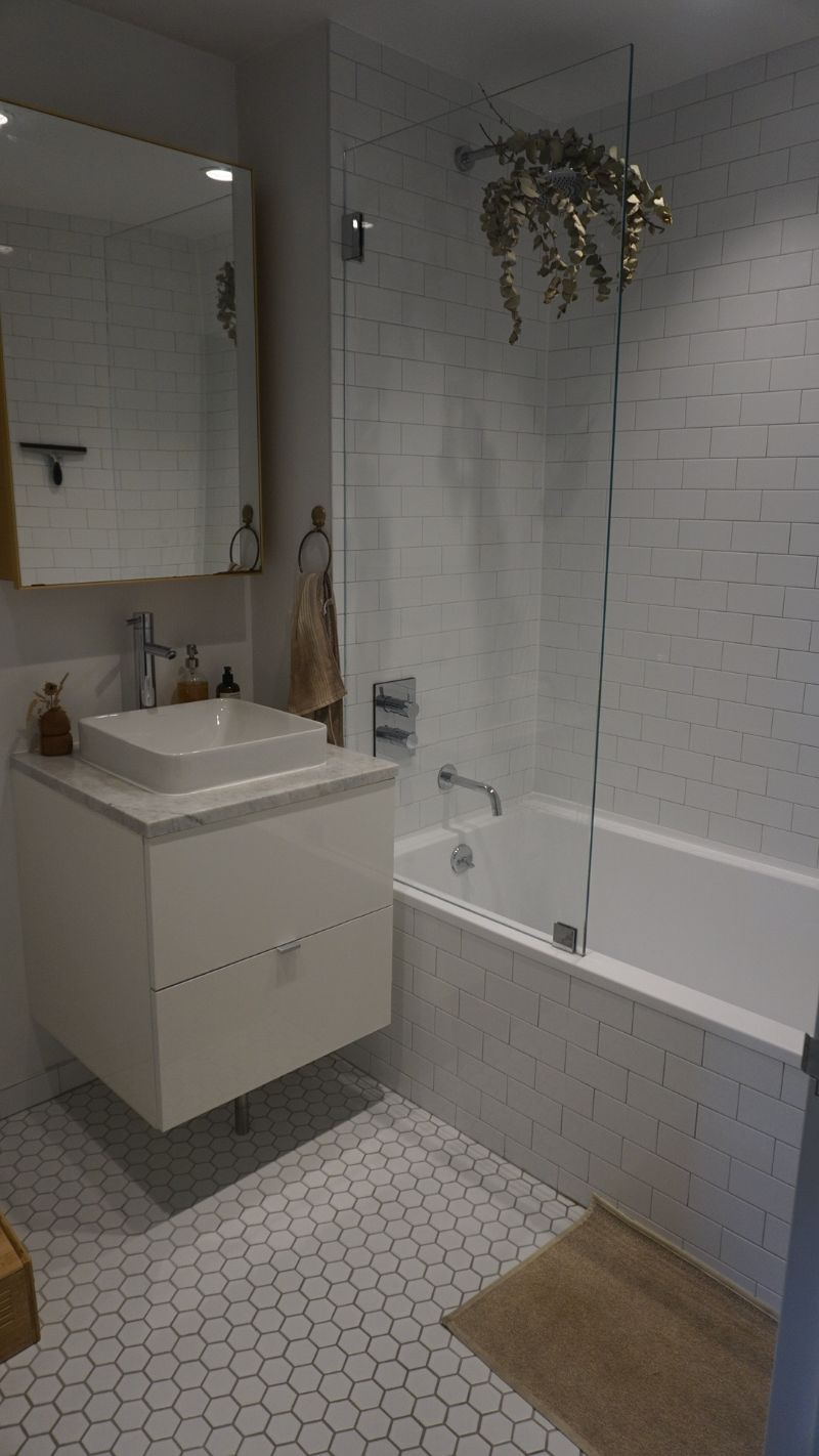 artful & thoughtful fully-furnished 1BED/1BATH apt july 1-21 - Photo 3