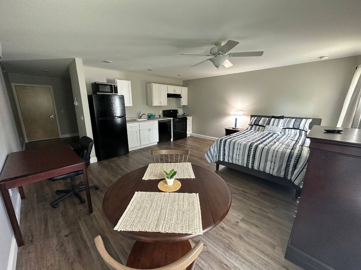 Cozy Apartment in Essex Junction, VT Fully Equipped Close to Parks. - Photo 3