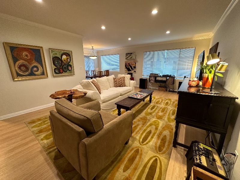 Cozy, Art-Filled Condo 5 Min Away From All Hollywood Attractions - Photo 1